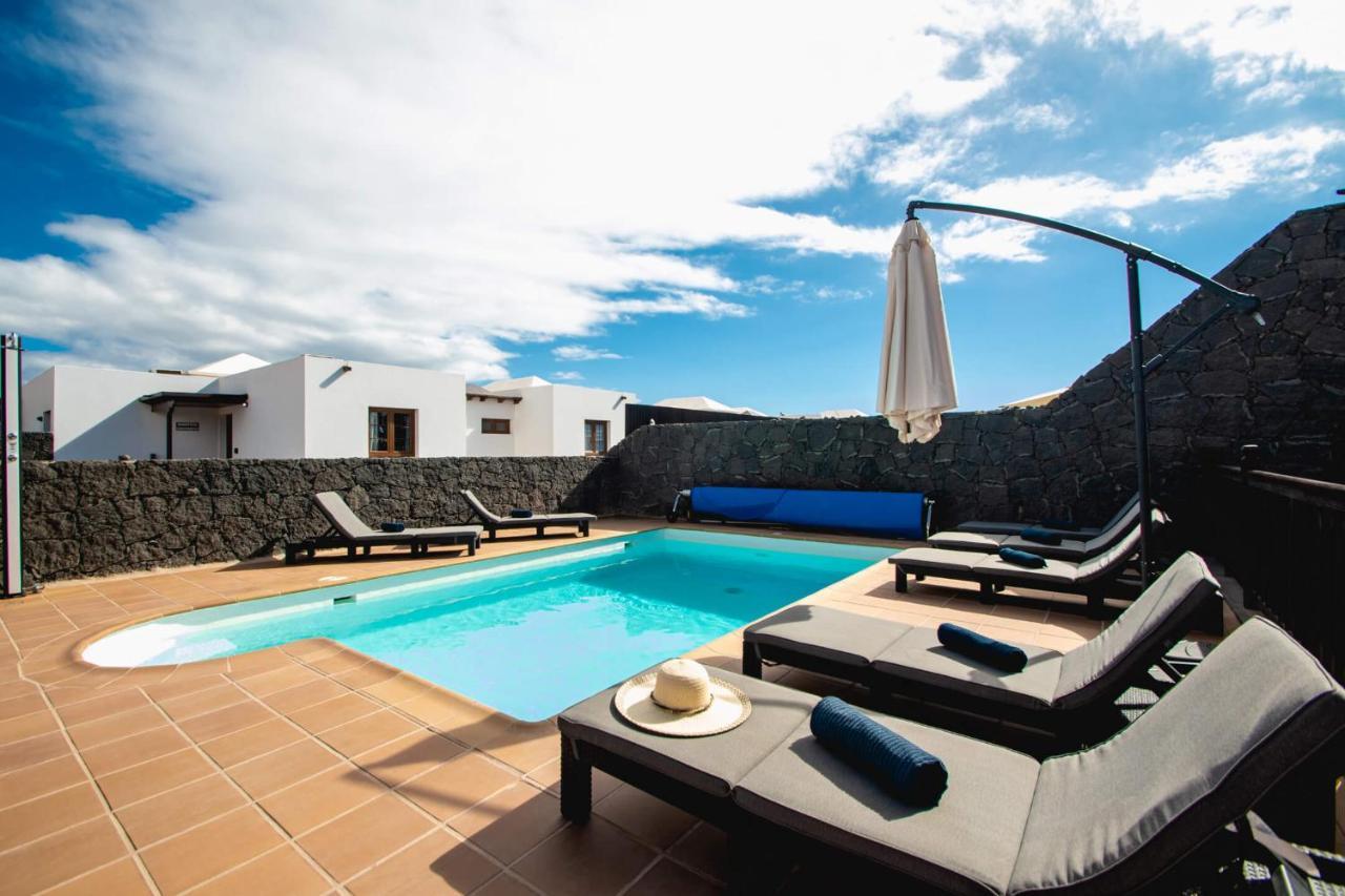 Villa Vista Reina - Luxury 6 Bedroom - Heated Pool- Views - Pool Table - Vista Lobos - Playa Blanca Exterior photo
